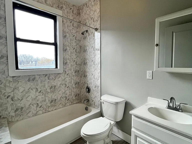 122 Randolph Ave #3R — Photo 9