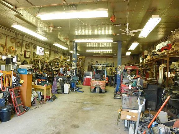 5th image of 891 W Green St