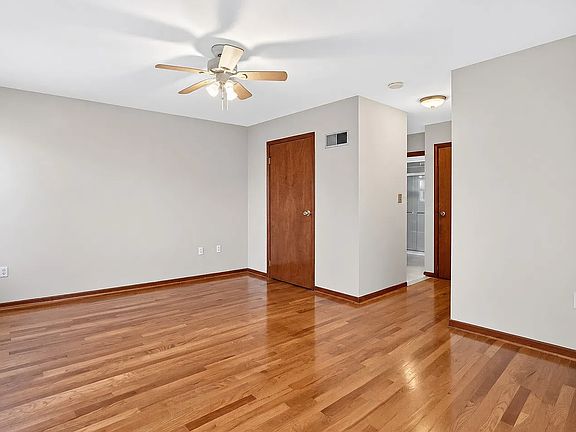 4th image of 921 Jackson Ave APT 1