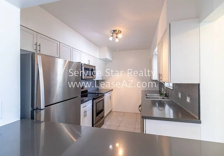 102 W Maryland Ave #D2 — Photo 5