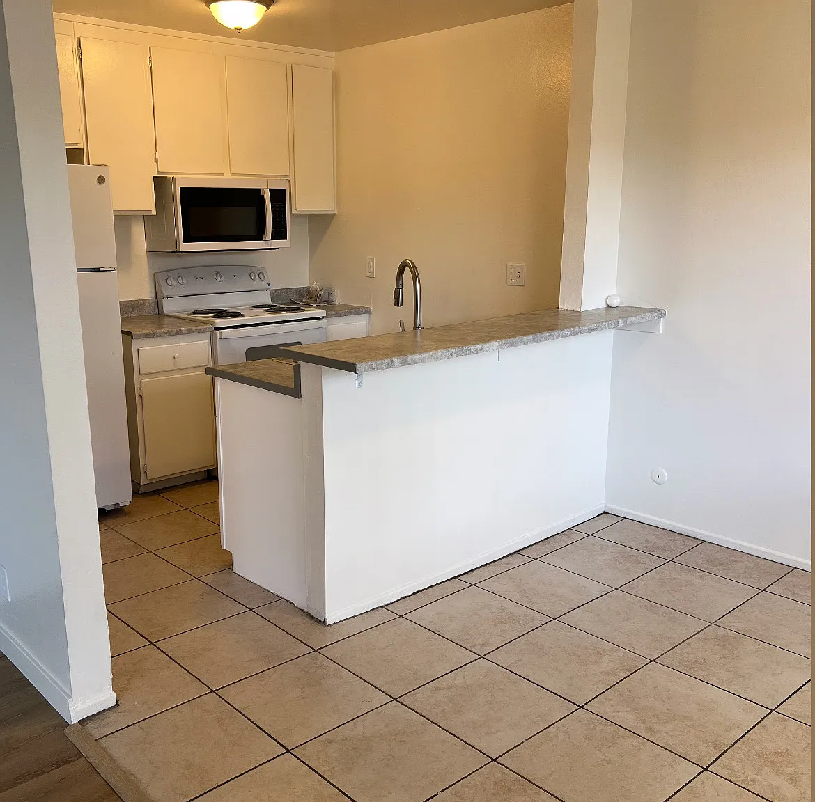 2 bed, 873 sqft, $2,095 — Photo 3