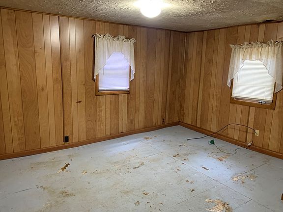 4th image of 903 E Missouri St