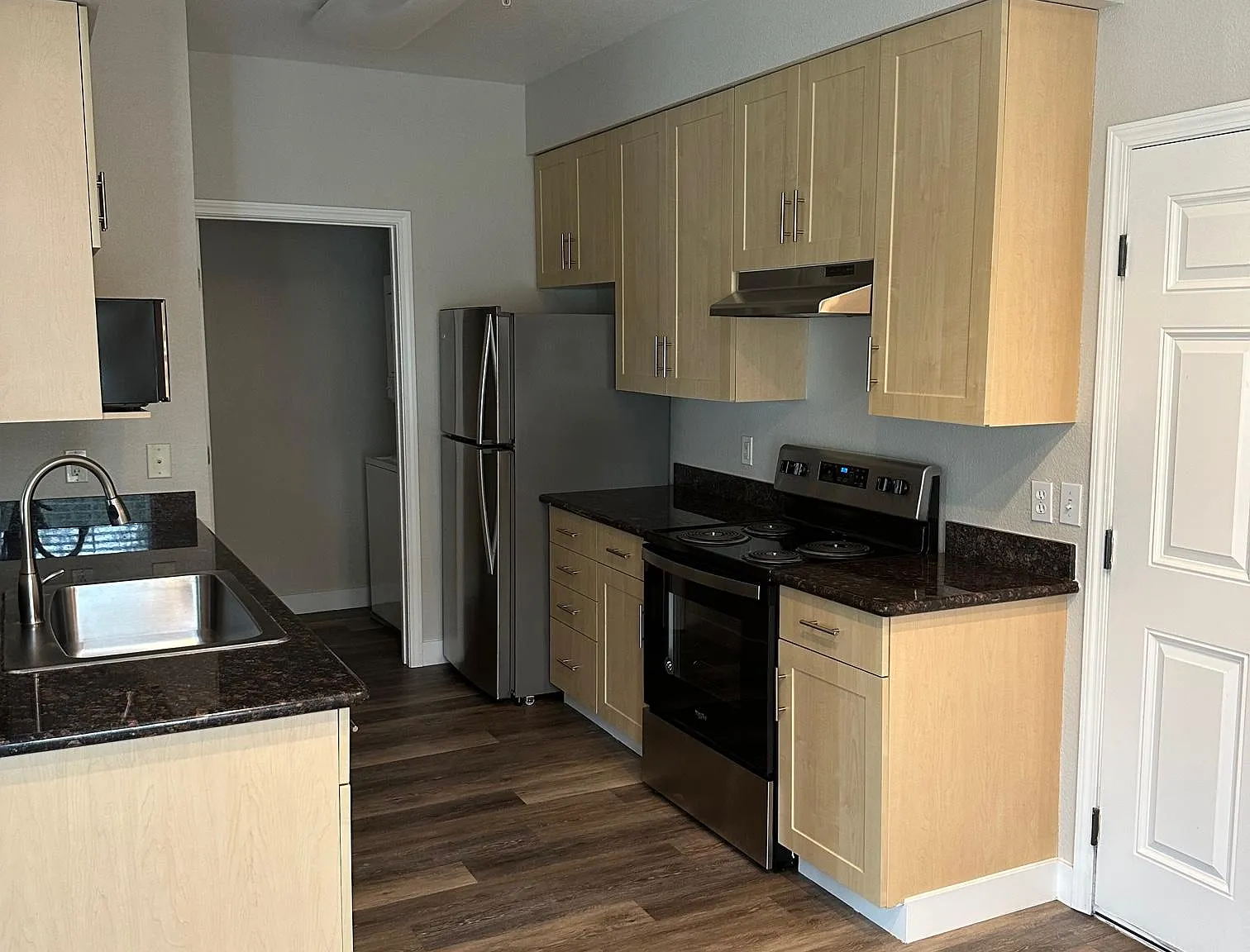 Catalina Luxury Apartments — Photo 3
