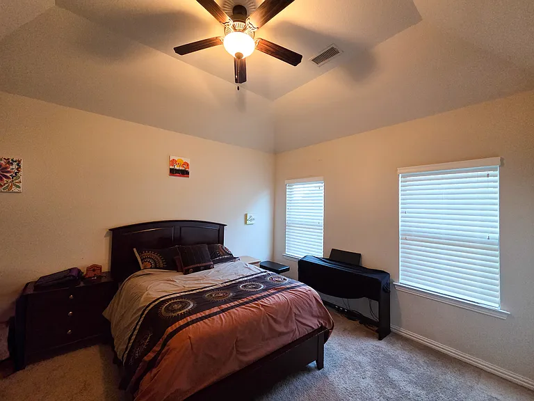 Guest Bedroom 3a (Upstairs)