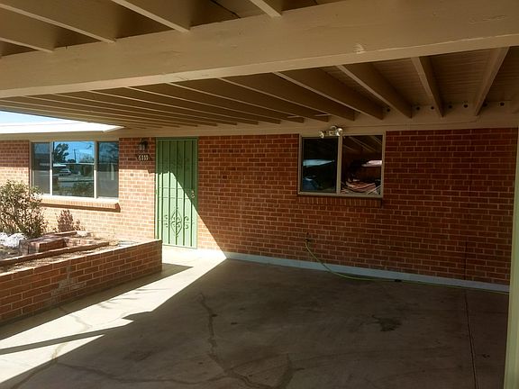 Carport in the front