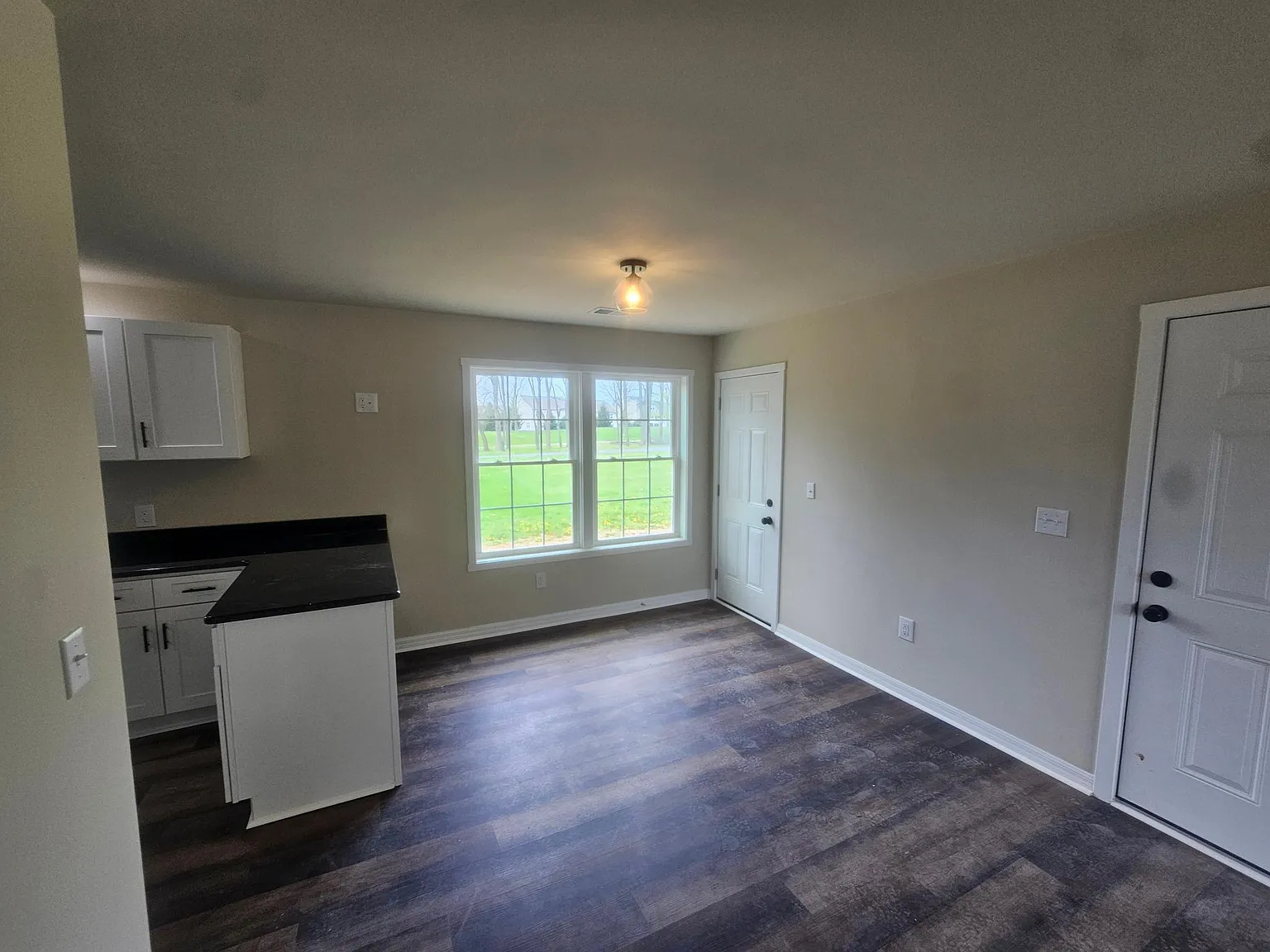 3 bed, 1300 sqft, $1,900 — Photo 4