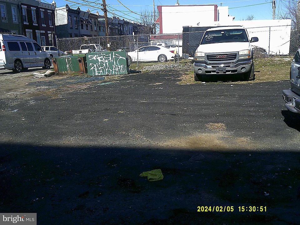 2nd image of 271 W Indiana Ave