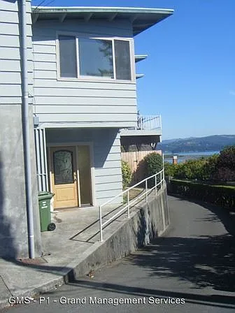 1212 N 10th St APT B photo 1