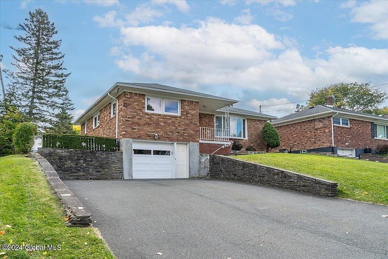 2nd image of 7 Rose Court