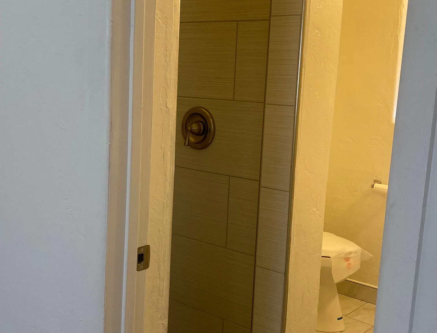 Studio, 408 sqft, $750 — Photo 3