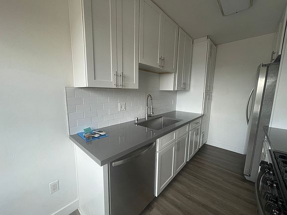 4th image of 2005 Talmadge St Unit 10