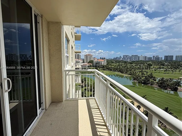 19501 W Country Club Dr #1215 — Photo 5