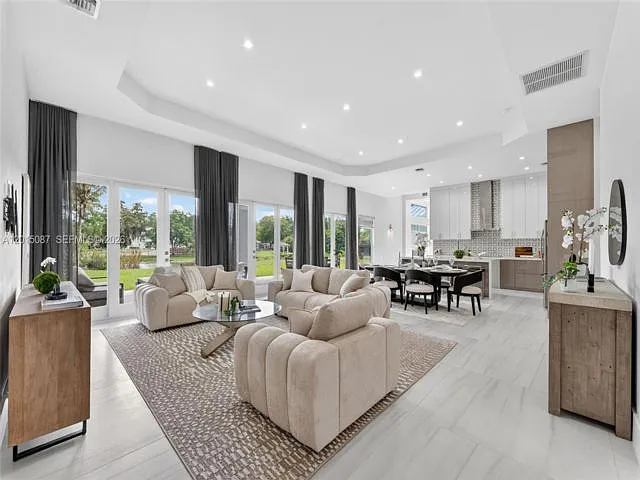 5 bed, 5.5 bath, $11,500 — Photo 4