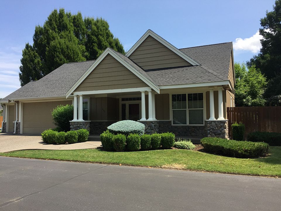 1st image of 931 SE Larkspur Pl