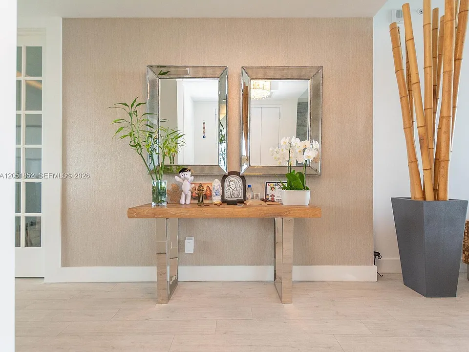 1300 Brickell Bay Dr #3804