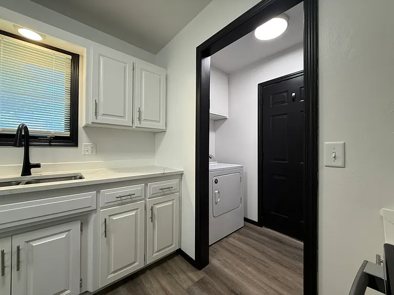 2627 E Verona St — Photo 12