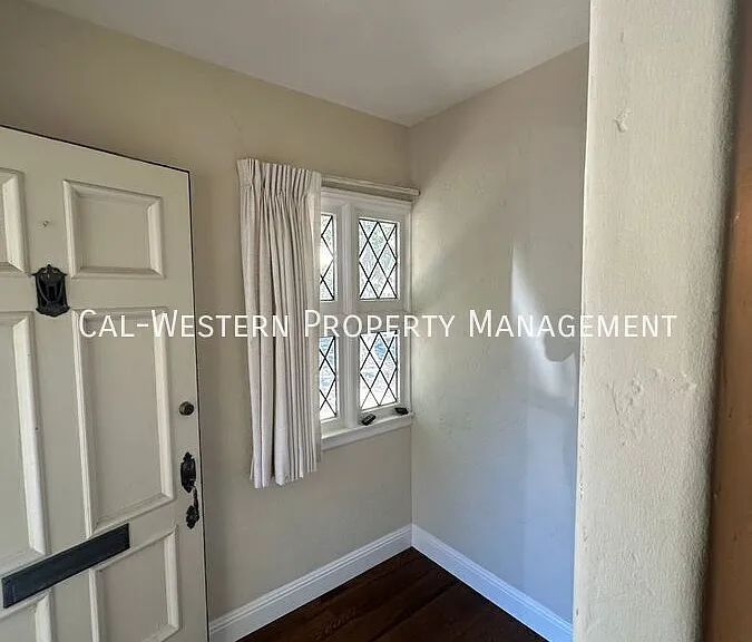 1385 Newport Ave — Photo 37
