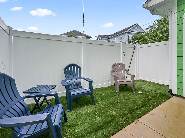 829 Moen Pl — Photo 22
