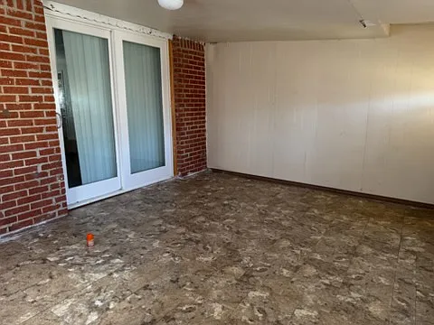 2448 S Victoria Ave — Photo 24