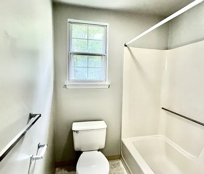 444 Tanglewood Ln — Photo 17