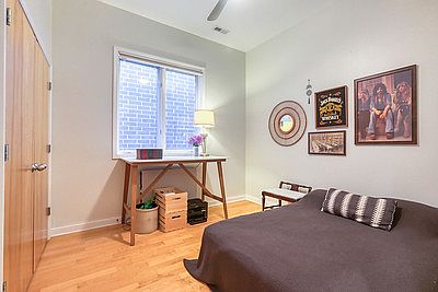 5th image of 1524 W Walton St #3
