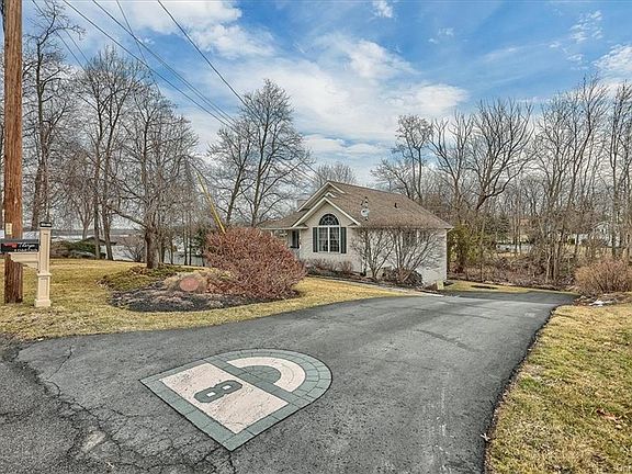 4th image of 8 Odell Cir