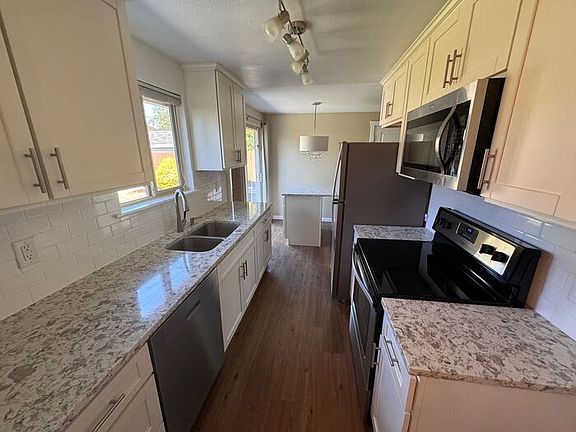 3rd image of 617 117th St S