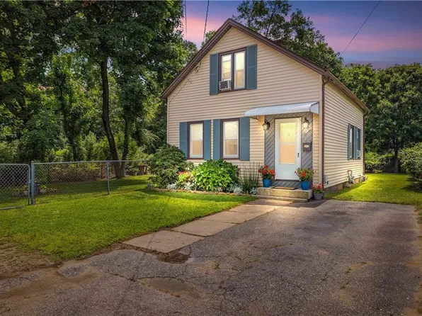 7 Cottage St, Westerly, RI 02891