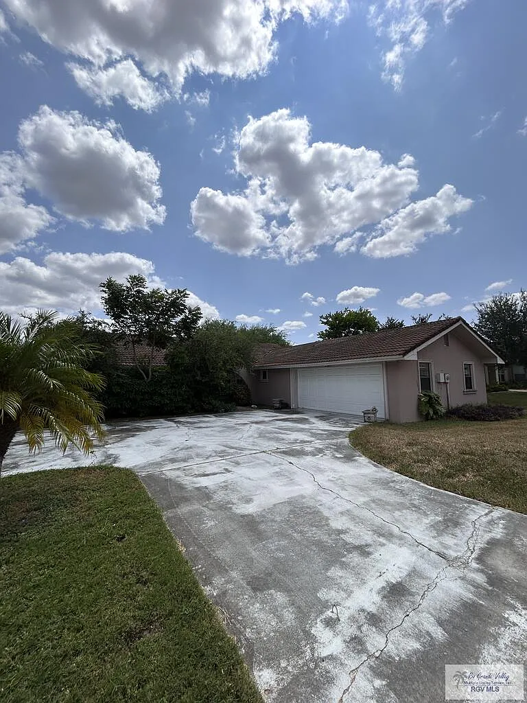 3 bed, 2.5 bath, 2274 sqft, $2,500 — Photo 2