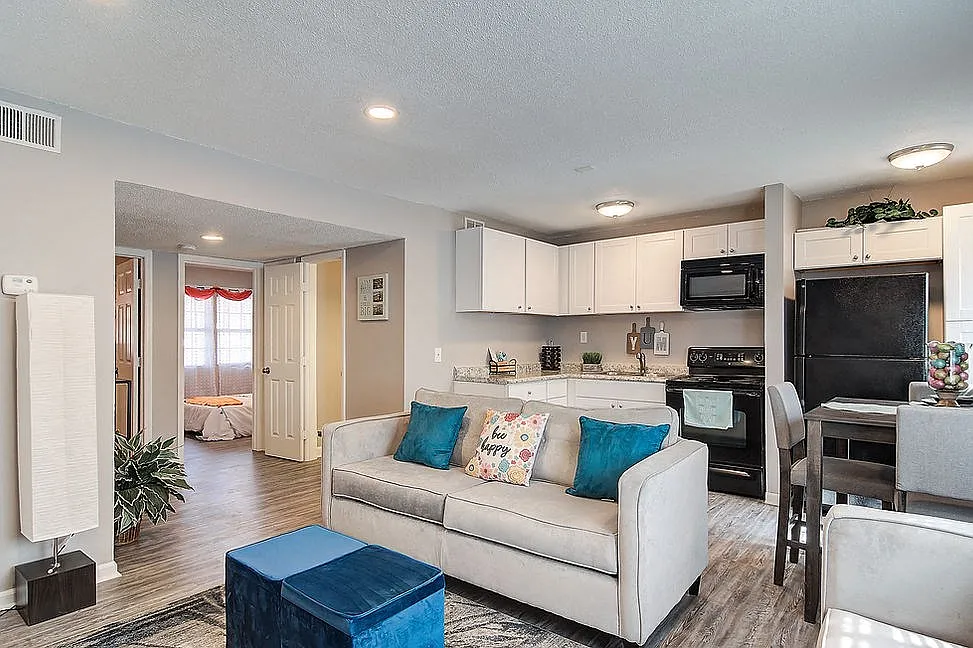 Cambridge Apartments — Photo 2