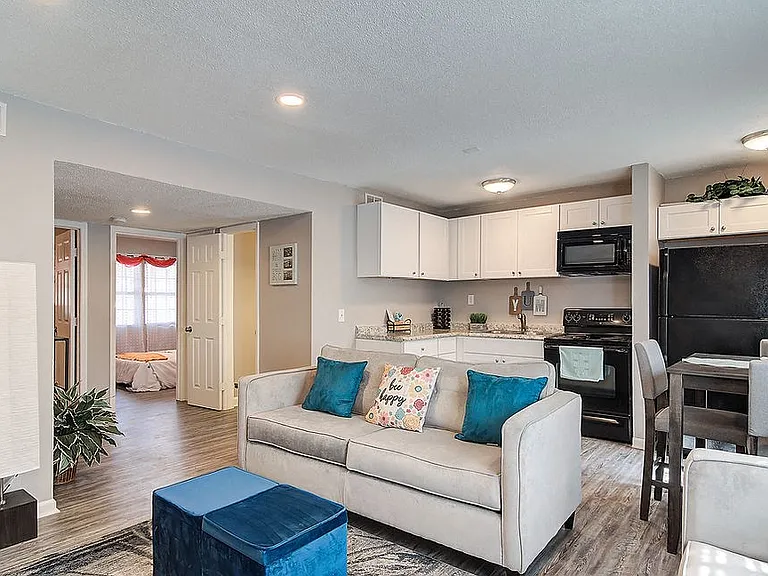 Cambridge Apartments — Photo 2