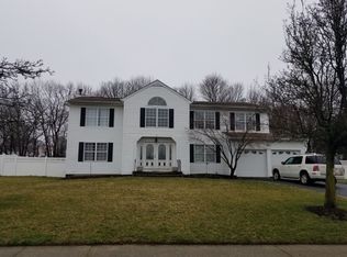 5 Paddock St, Holbrook, NY 11741
