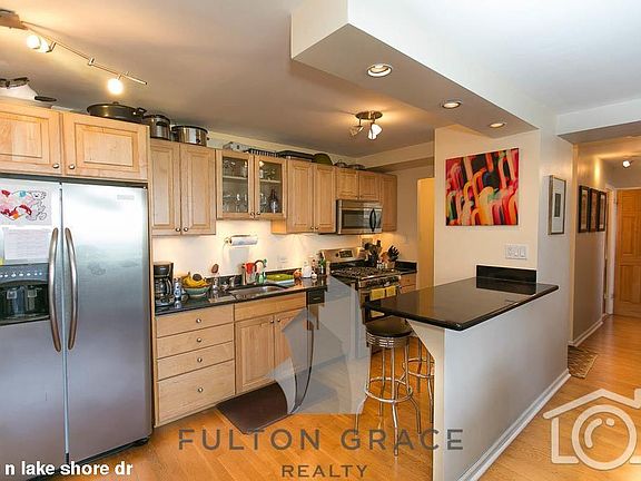 4th image of 3950 N Lake Shore Dr APT 716
