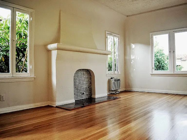 350 1/2 N Sierra Bonita Ave — Photo 5