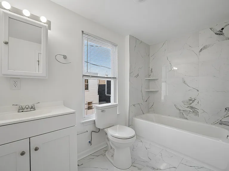 2212 Sears St — Photo 7