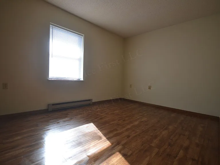 710 Elm Dr — Photo 7