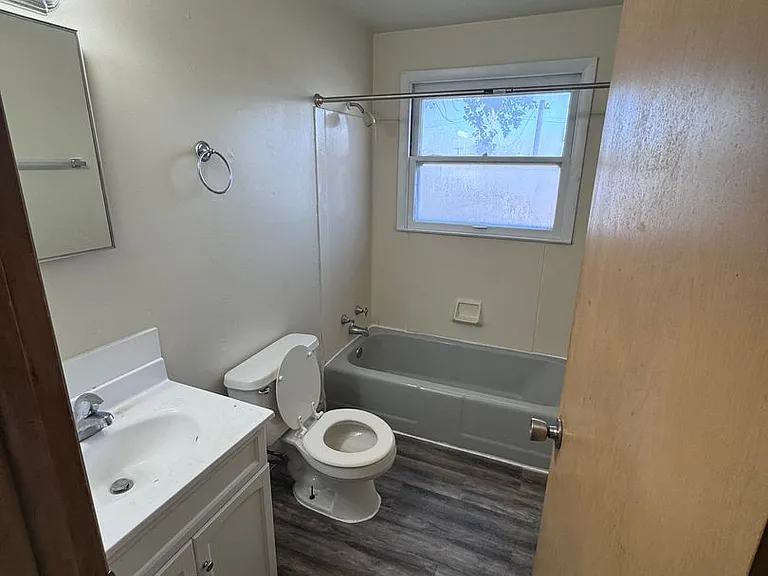 3929 Erie St — Photo 7