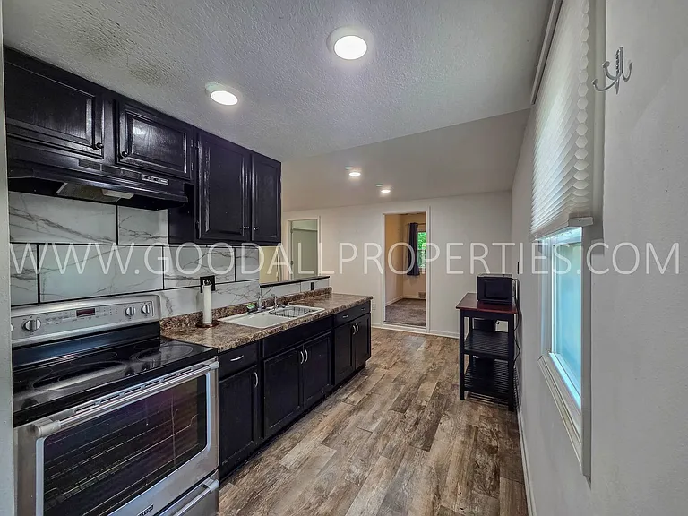 5000 SW 8th St — Photo 2