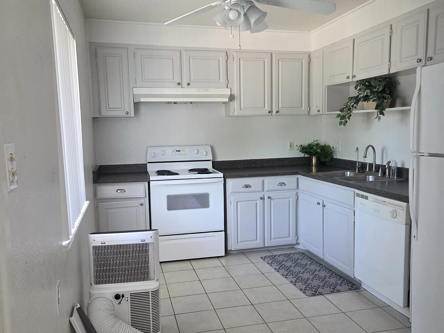 2 bed, 820 sqft, $1,350 — Photo 1
