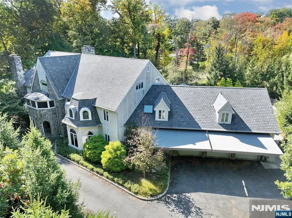 9 Cameron Road, Saddle River, NJ 07458