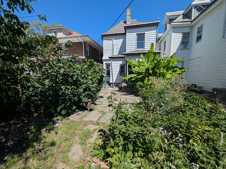 124 2nd Ave — Photo 31