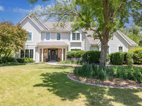 W159N7482 Pinewood CIRCLE, Menomonee Falls, WI 53051