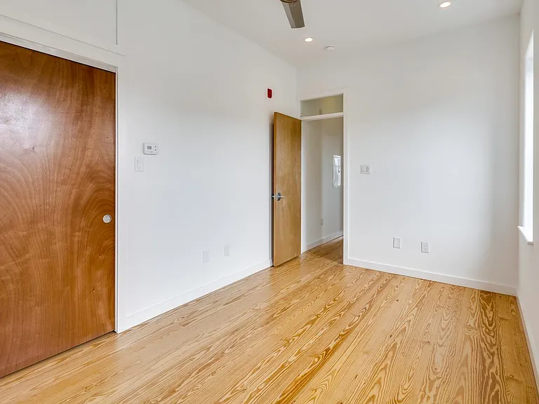 1924 E Dauphin St #3R — Photo 3