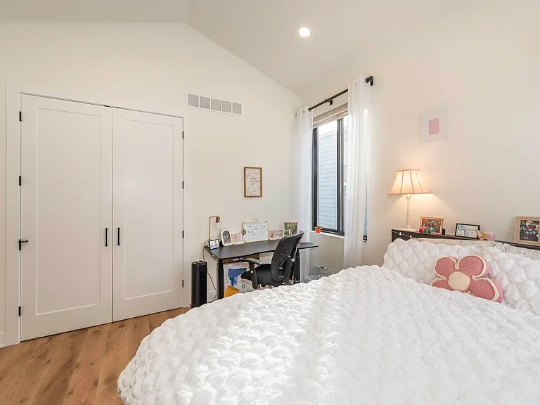1858 Upland Dr — Photo 33