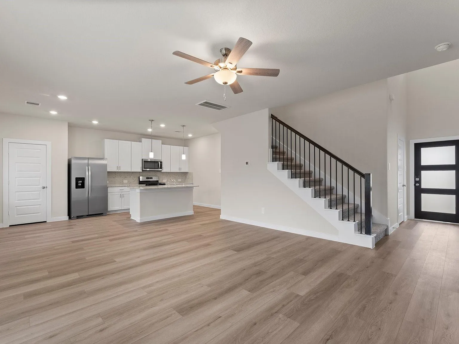 3 bed, 2.5 bath, 1589 sqft, $2,350 — Photo 3