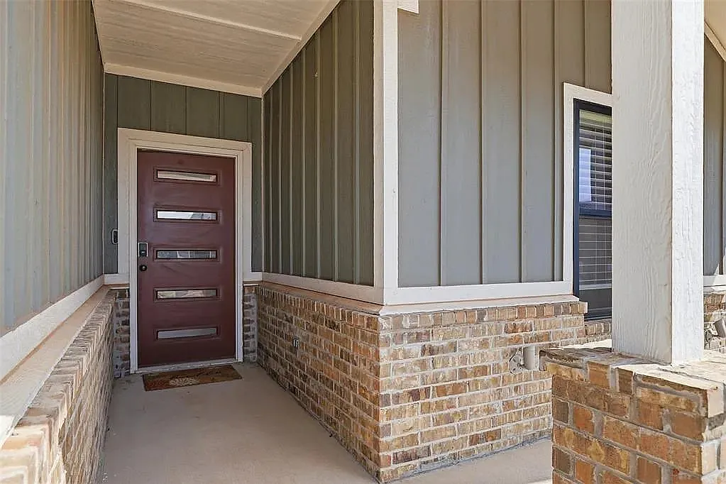 3 bed, 1999 sqft, $2,450 — Photo 3
