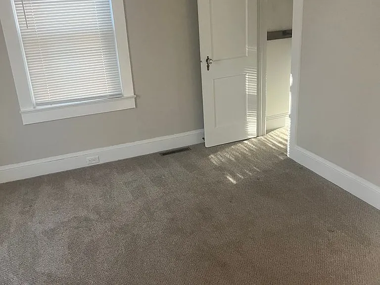2301 S Ridge Ave — Photo 5