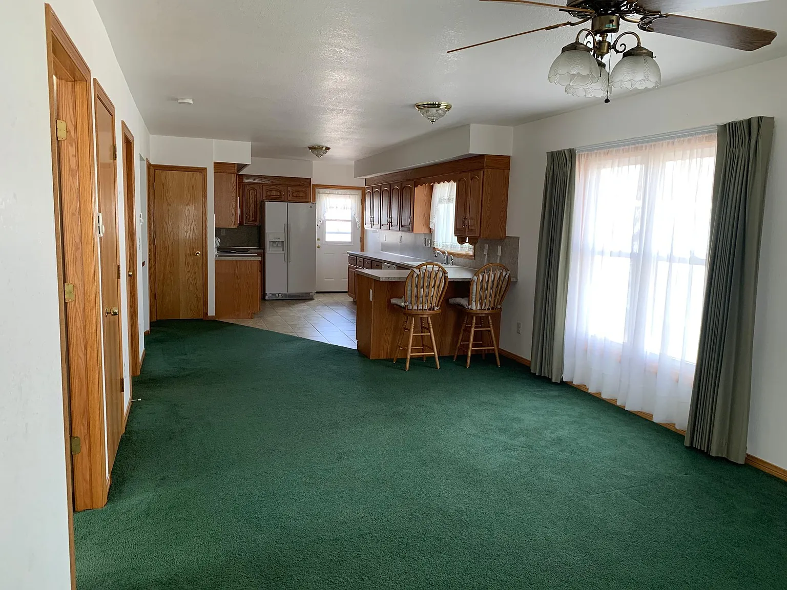 3 bed, 2500 sqft, $1,500 — Photo 4