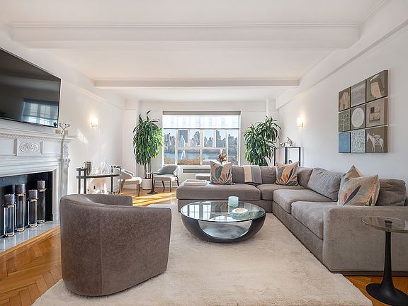 4th image of 275 Central Park W APT 15A