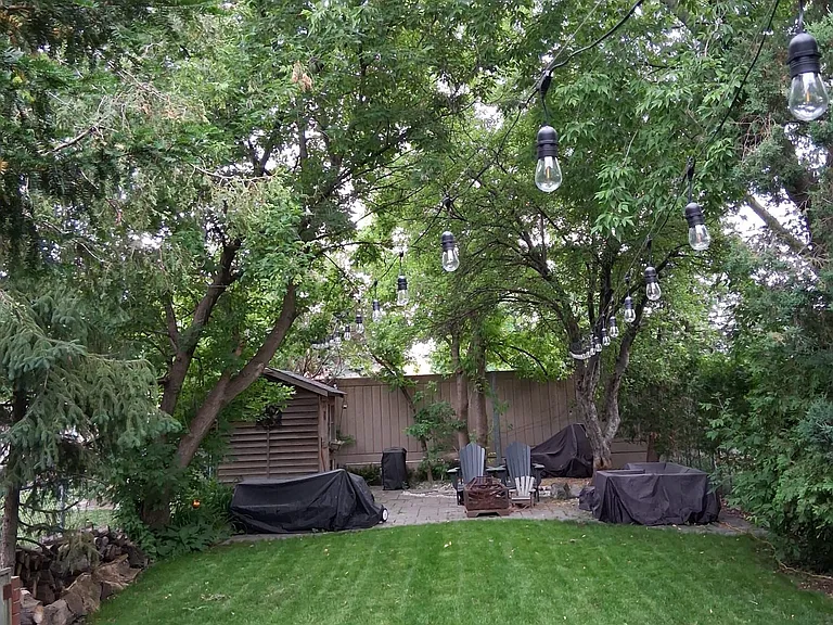 7025 Hickling Cres — Photo 17